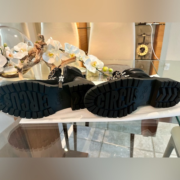 CIRCUS BY SAM EDELMAN GISELLE ANKLE BOOTS - Picture 5 of 5